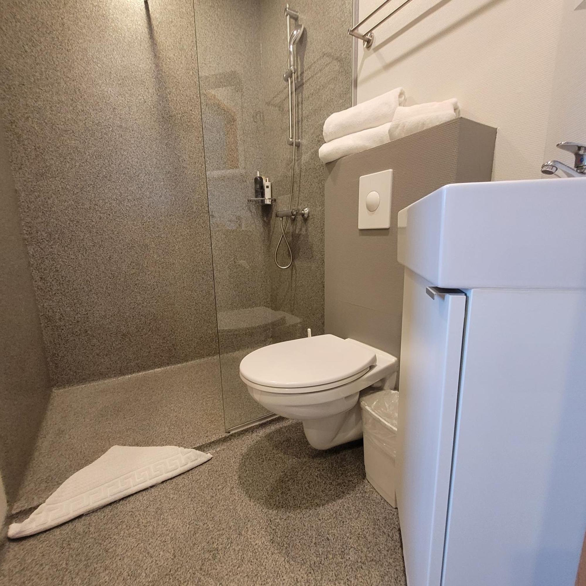 B&B Guesthouse - Bed And Breakfast Keflavik Centre Экстерьер фото