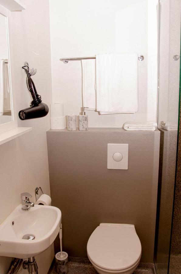 B&B Guesthouse - Bed And Breakfast Keflavik Centre Экстерьер фото